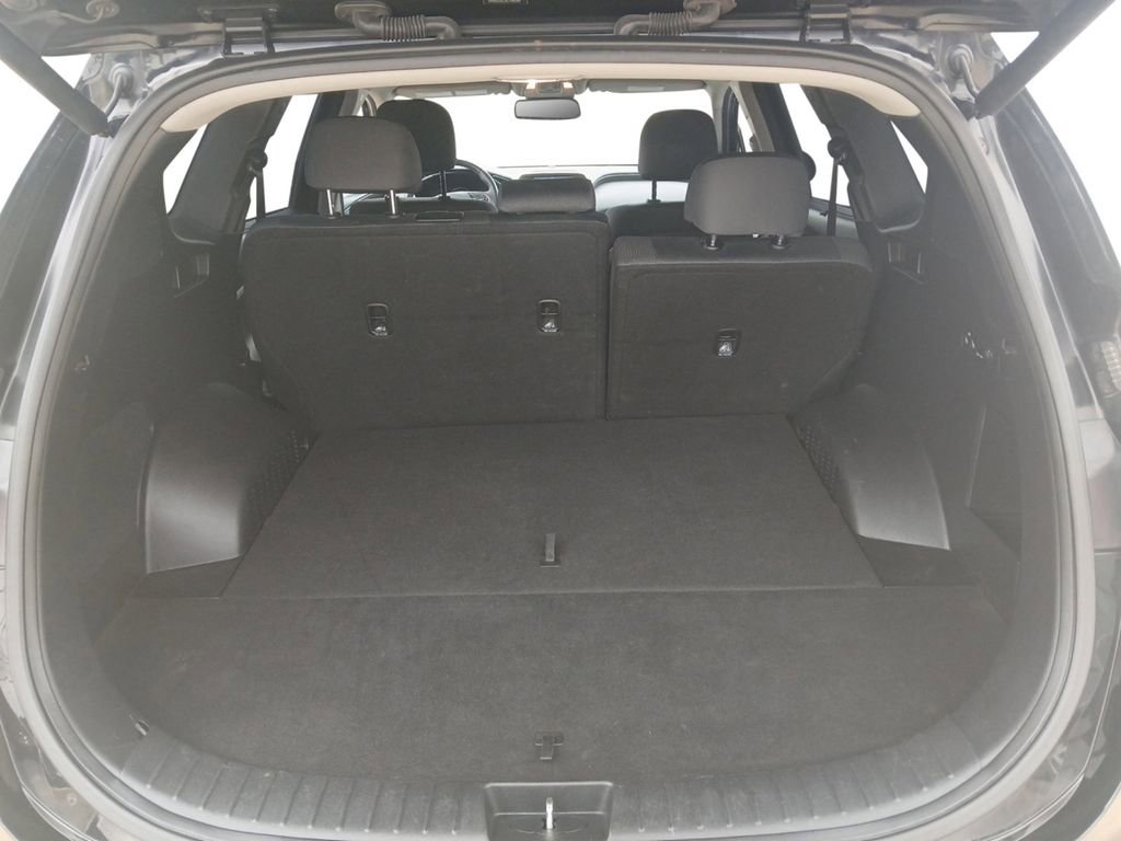Used 2020 Hyundai Santa Fe SEL w/ Convenience Package image 19