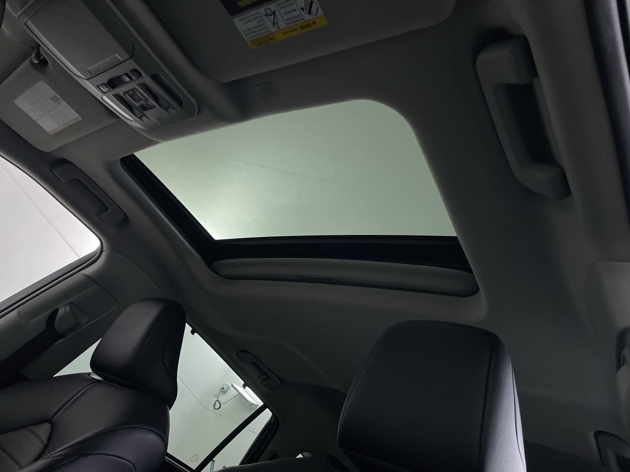 Used 2020 Toyota Highlander XLE AWD/4WD image 19