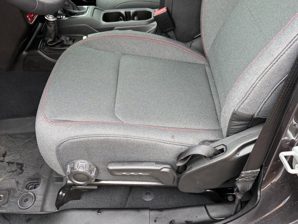 Used 2025 Jeep Wrangler Unlimited Rubicon w/ Safety Group image 15