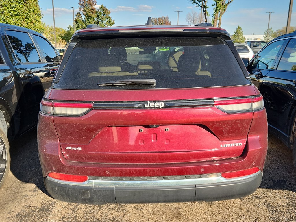 Used 2025 Jeep Grand Cherokee Limited AWD/4WD image 4