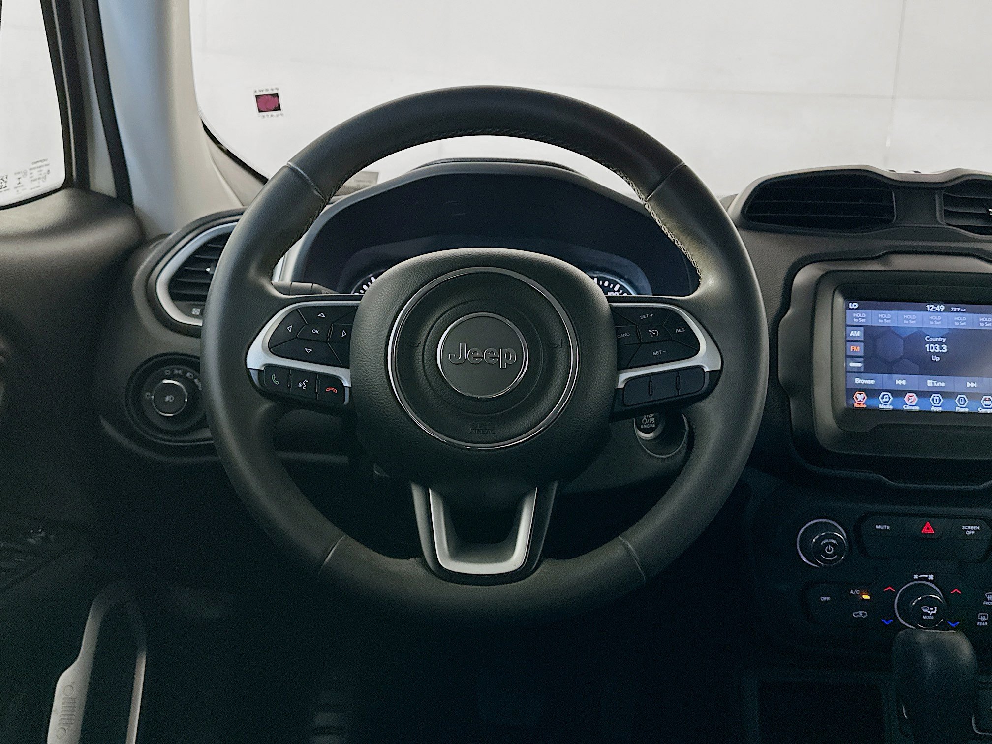 Used 2018 Jeep Renegade Latitude image 17