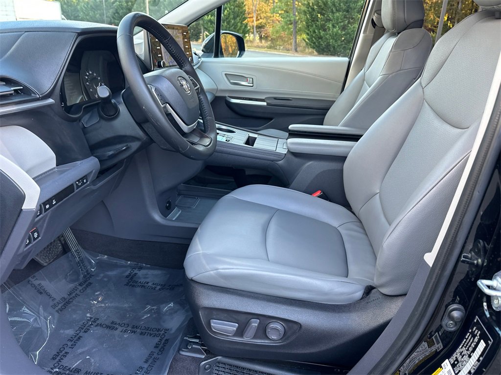 Used 2022 Toyota Sienna XLE image 20
