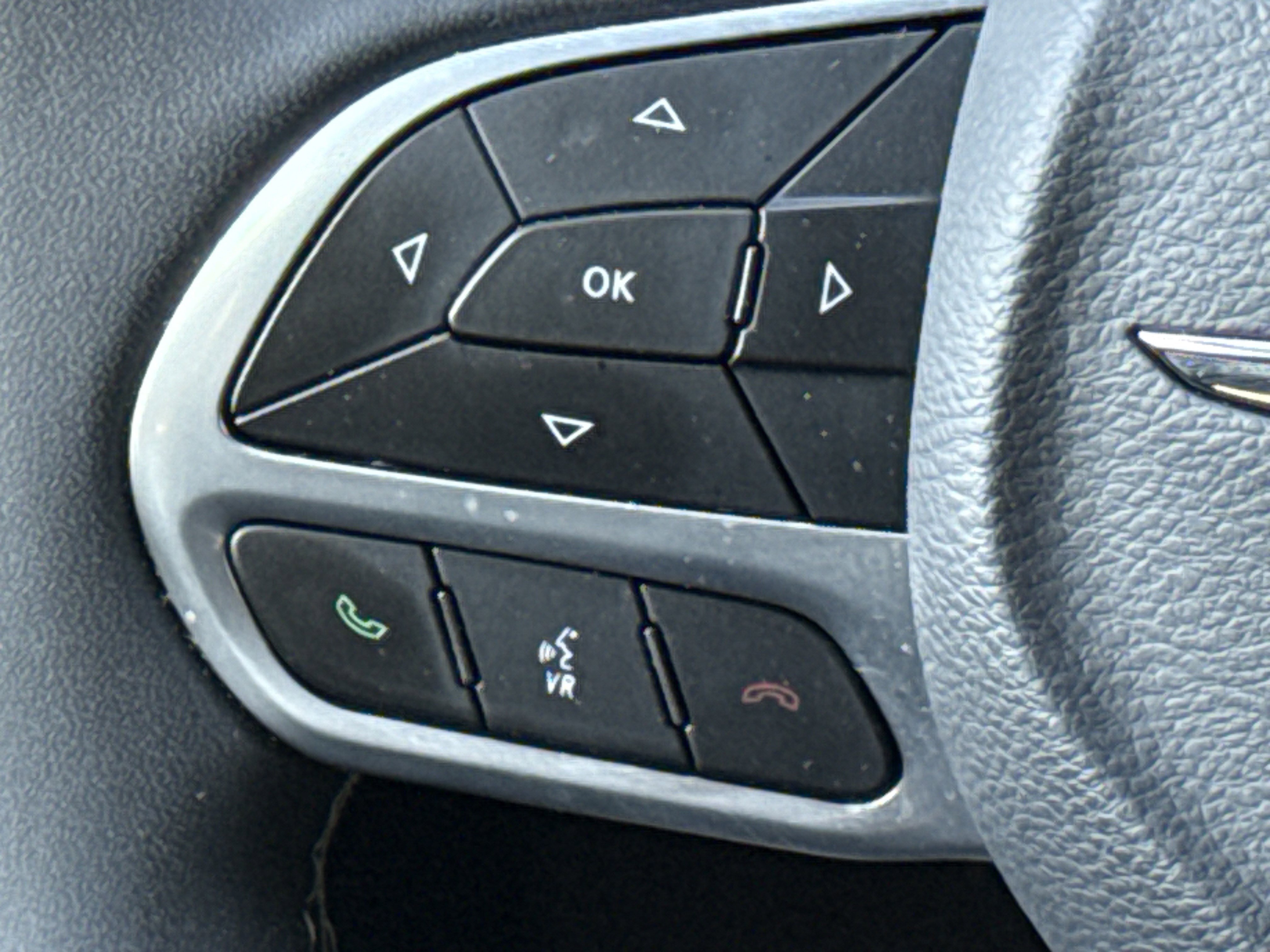 Used 2025 Chrysler Pacifica Select FWD image 18