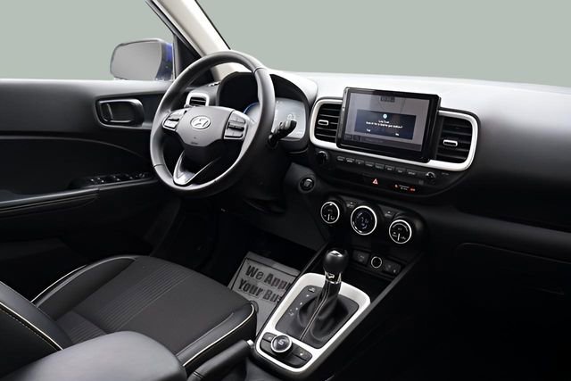 Used 2023 Hyundai Venue Limited image 18