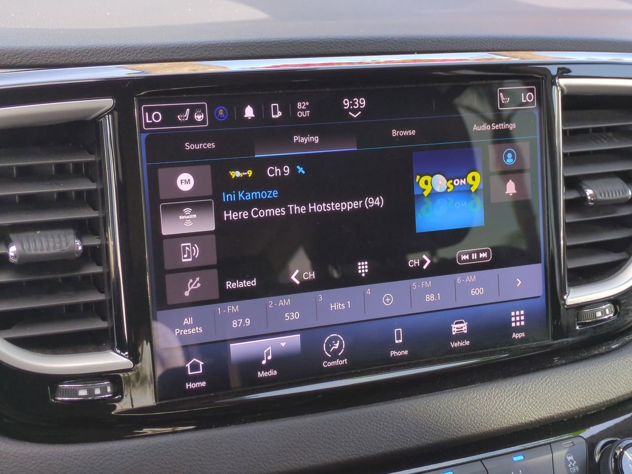 Used 2024 Chrysler Pacifica Touring-L image 13