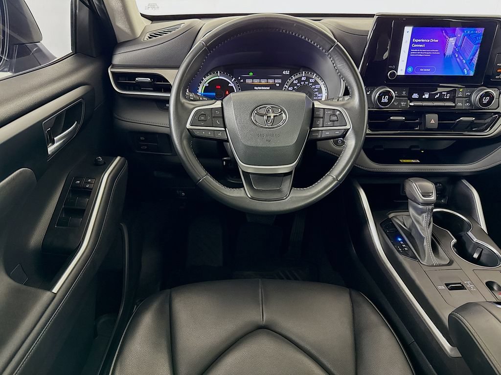 Used 2023 Toyota Highlander XLE FWD image 24
