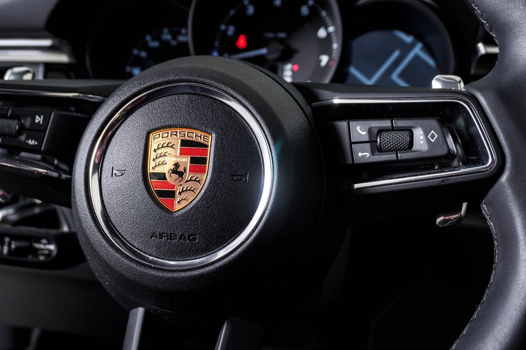 Certified 2025 Porsche Macan image 19