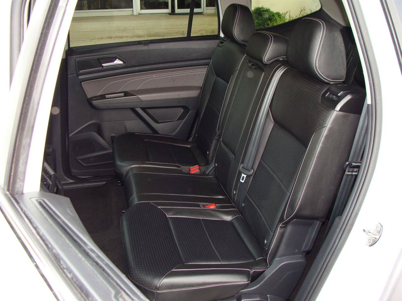Used 2022 Volkswagen Atlas SE w/ Black Wheel Package FWD image 8