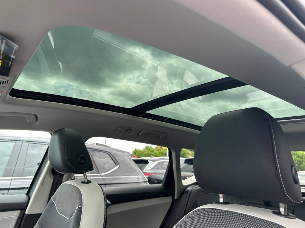New 2026 Volkswagen Taos SE w/ Panoramic Sunroof Package FWD image 22