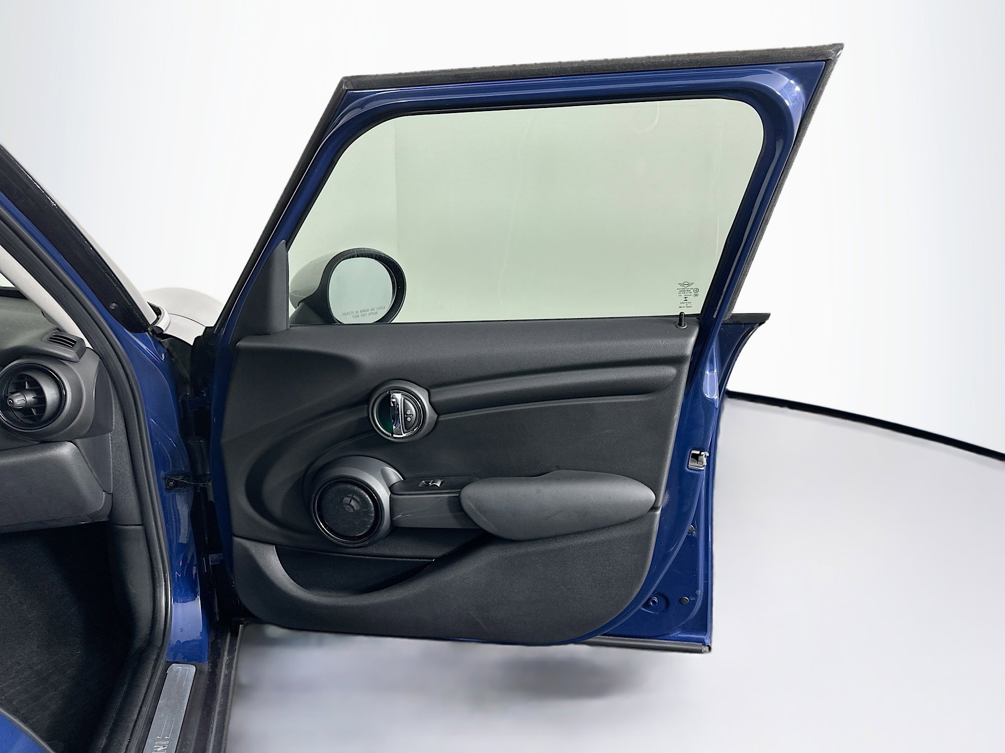 Used 2015 MINI Cooper 4-Door Hardtop FWD image 30