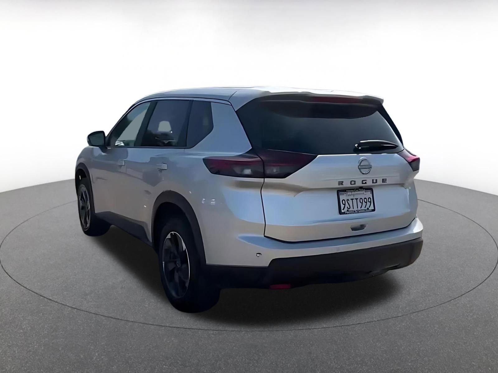 Used 2025 Nissan Rogue SV FWD image 11