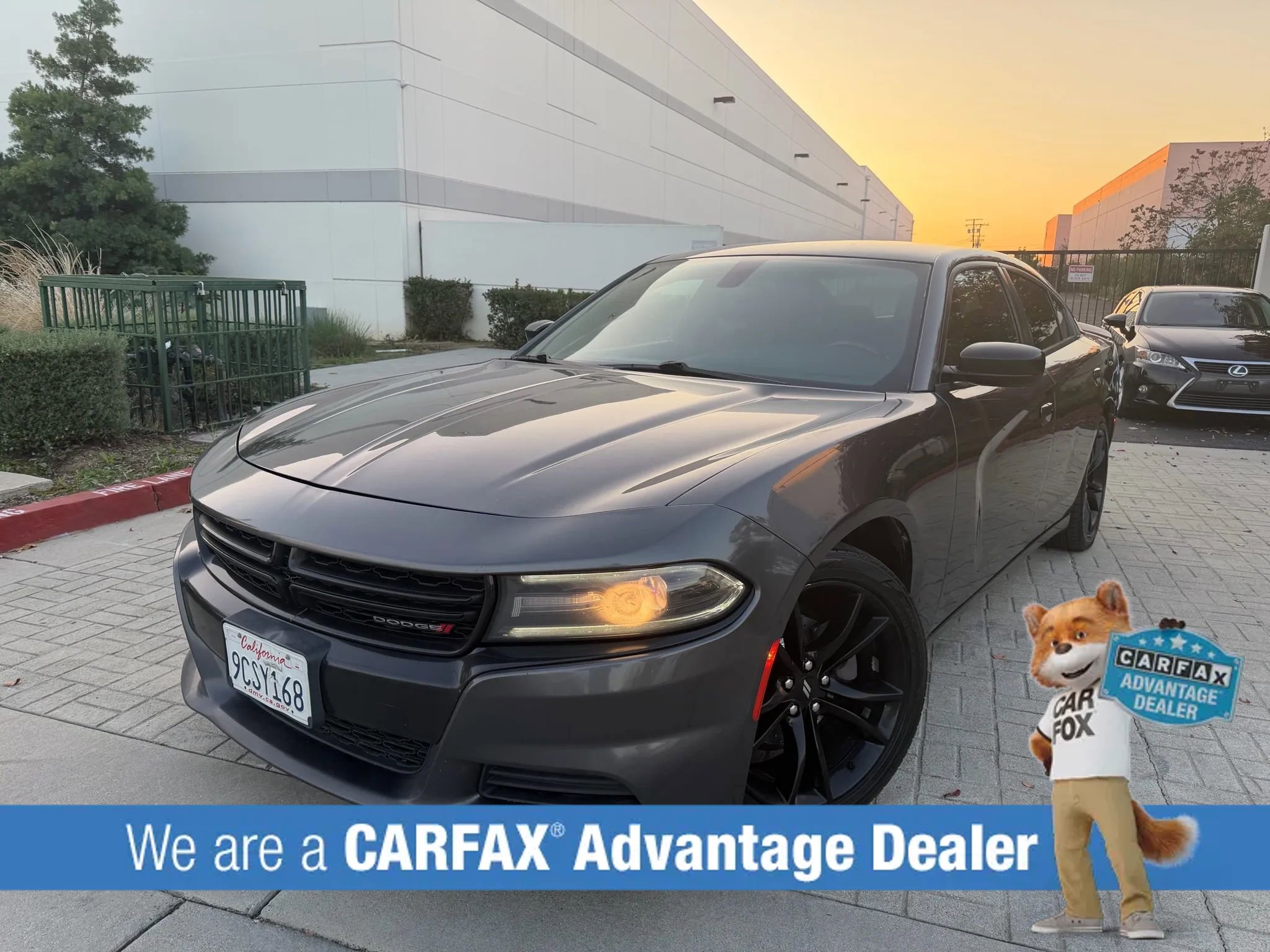 Used 2018 Dodge Charger SXT w/ Blacktop Package image 2