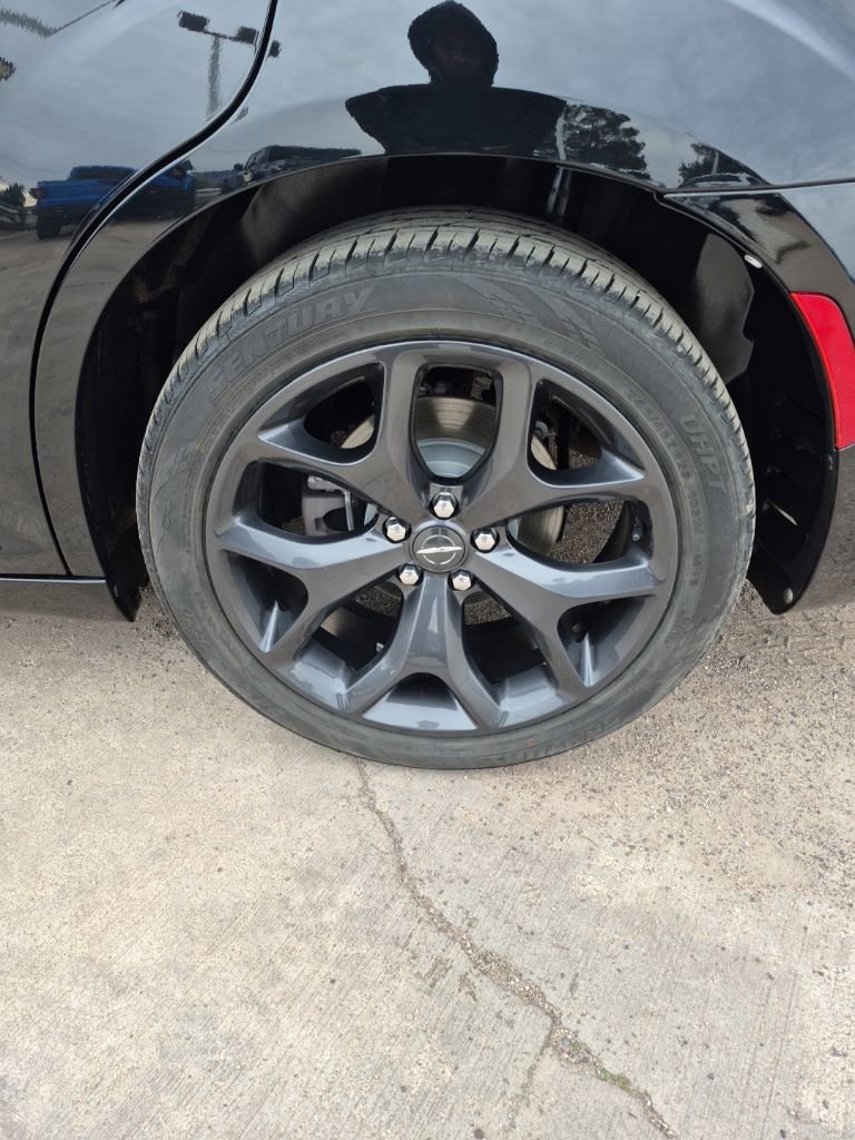 Used 2020 Chrysler 300 Touring w/ Sport Appearance Package image 10