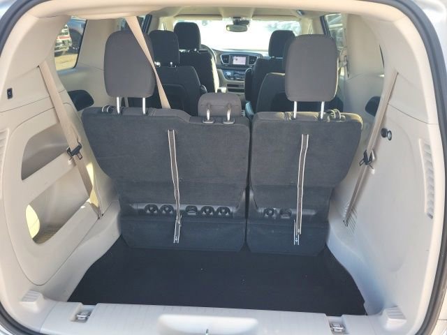 Used 2023 Chrysler Voyager LX image 25
