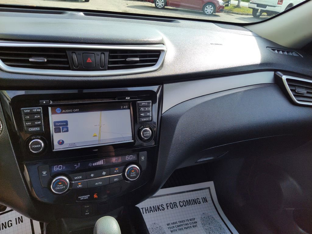 Used 2016 Nissan Rogue SV w/ SV Premium Package image 23