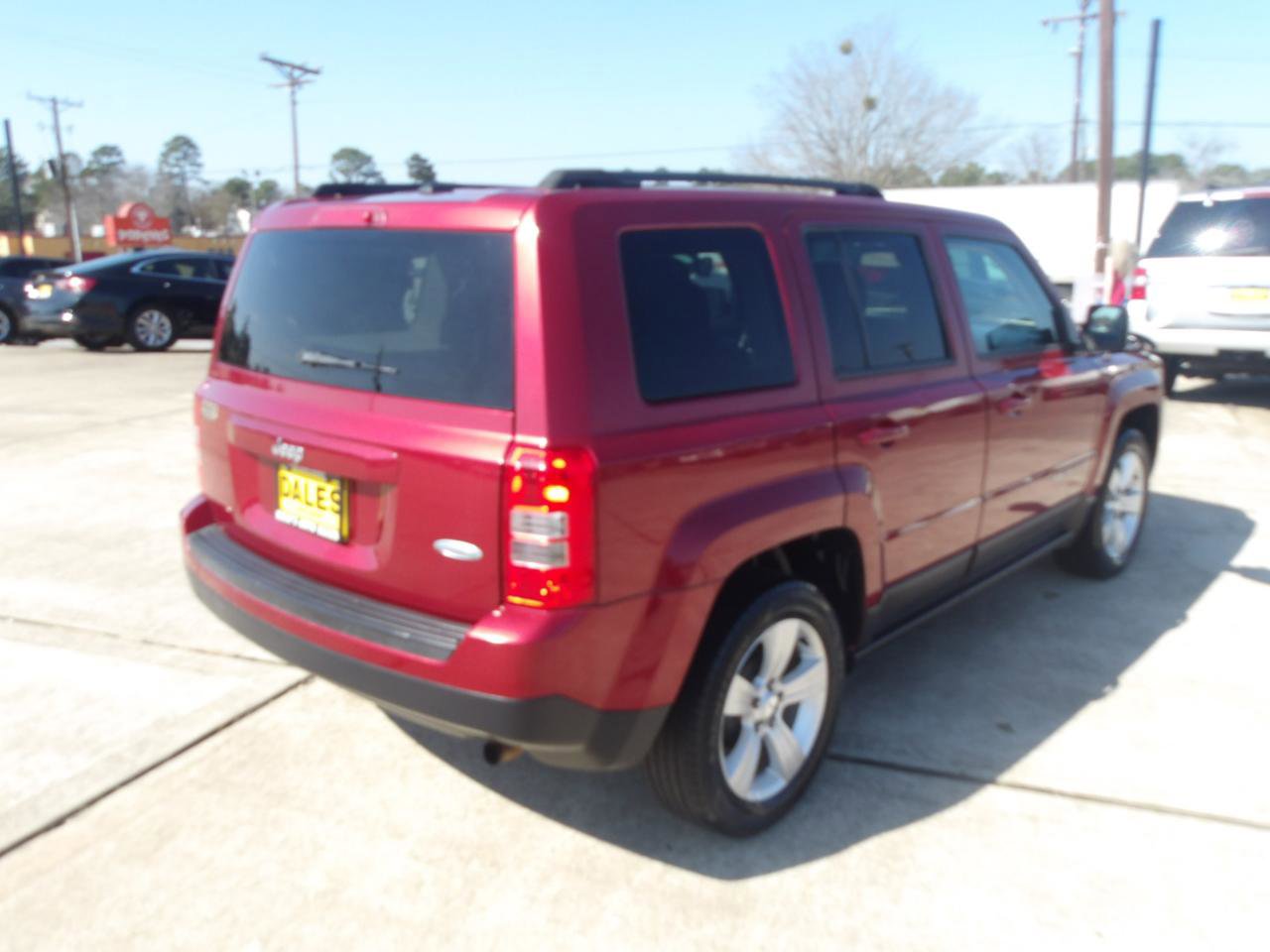 Used 2014 Jeep Patriot Latitude FWD image 11
