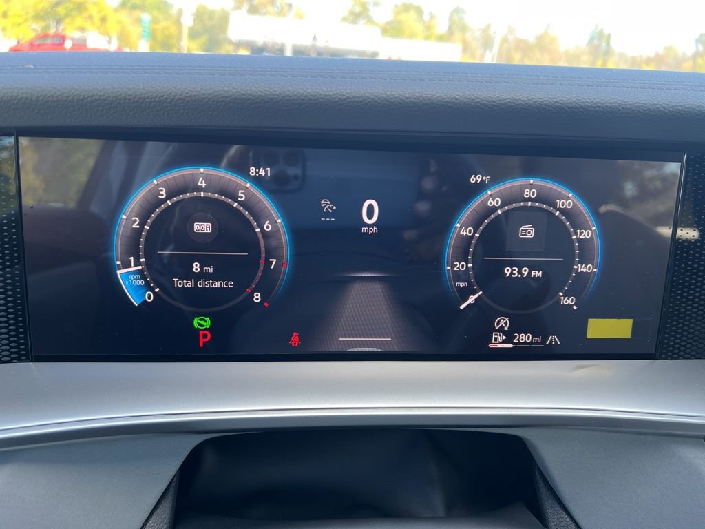 New 2025 Volkswagen Tiguan SE image 33