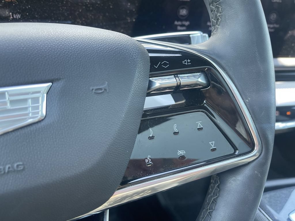 Certified 2025 Cadillac Optiq Luxury 2 w/ LPO, Floor Liner Package AWD/4WD image 13