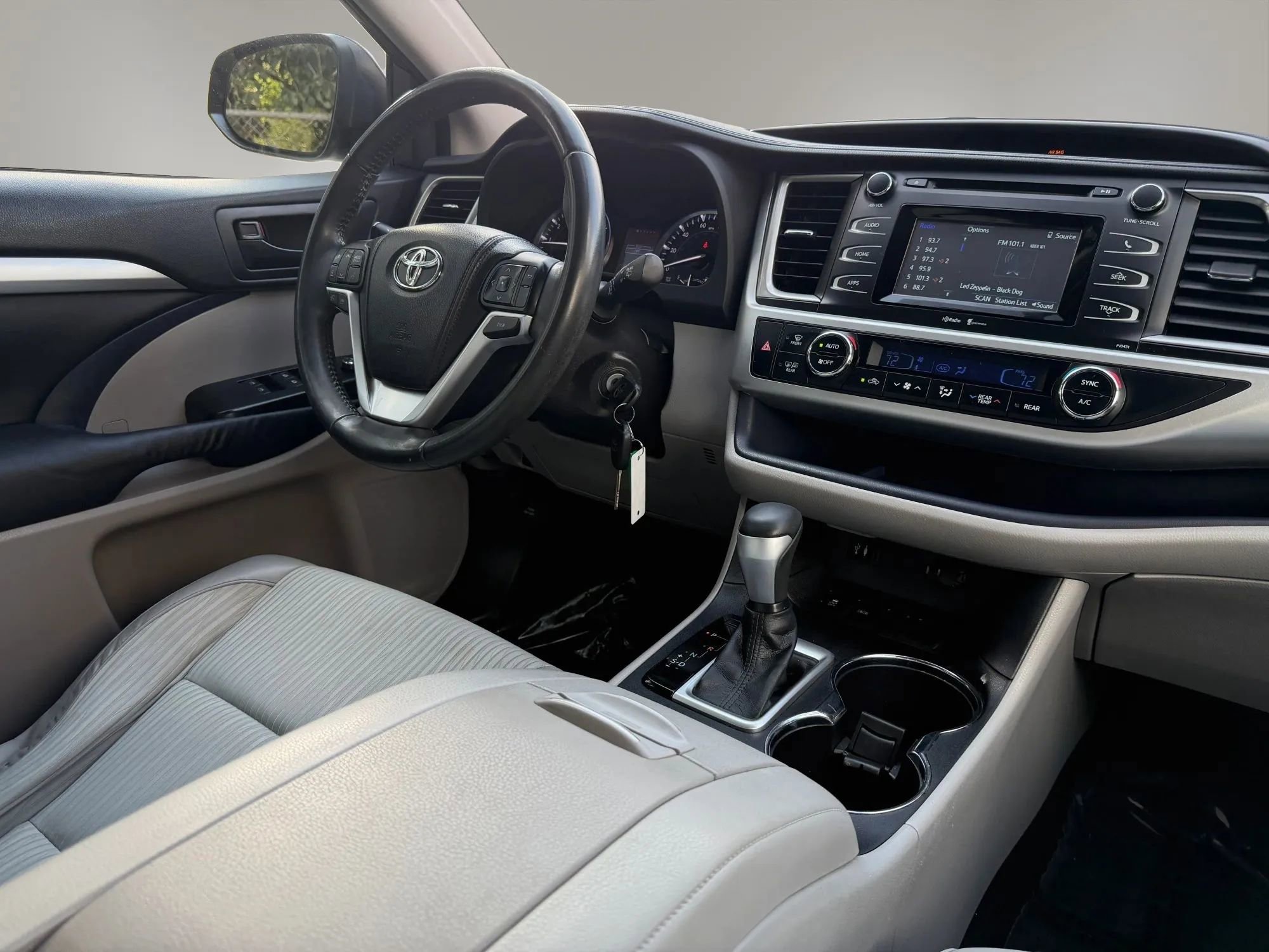 Used 2015 Toyota Highlander Plus image 25