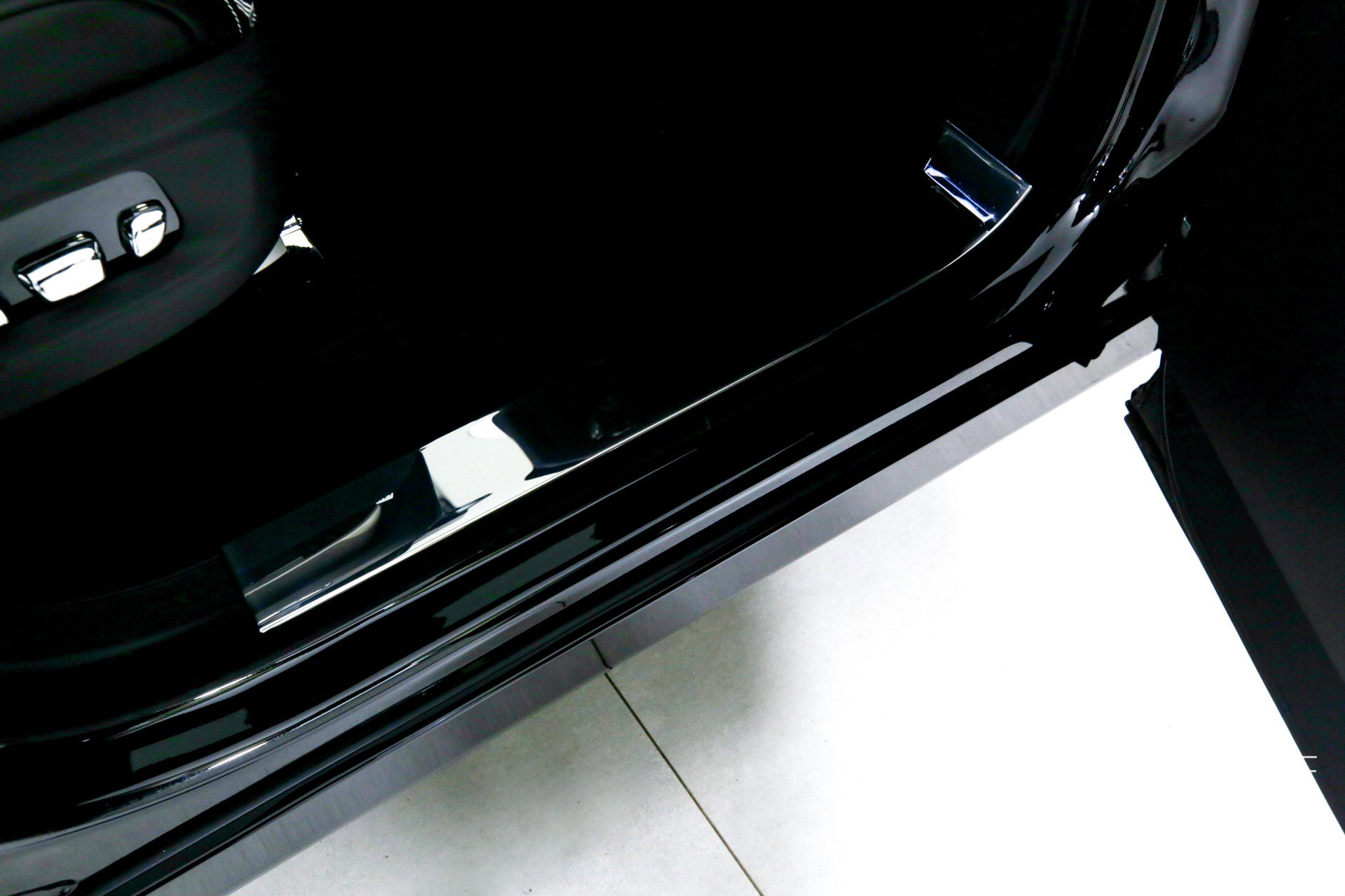 Used 2026 Rolls-Royce Cullinan image 32