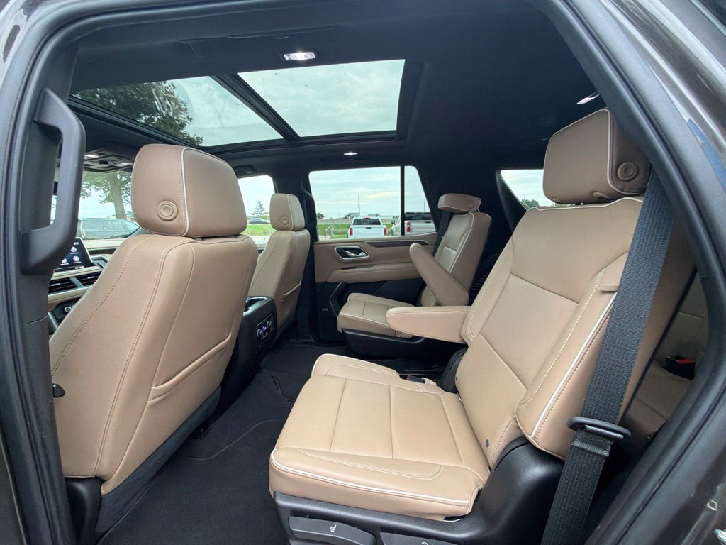 Used 2021 Chevrolet Tahoe Premier w/ Premium Package AWD/4WD image 17
