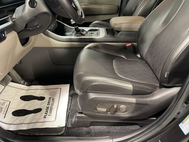 Used 2025 Kia Carnival image 12