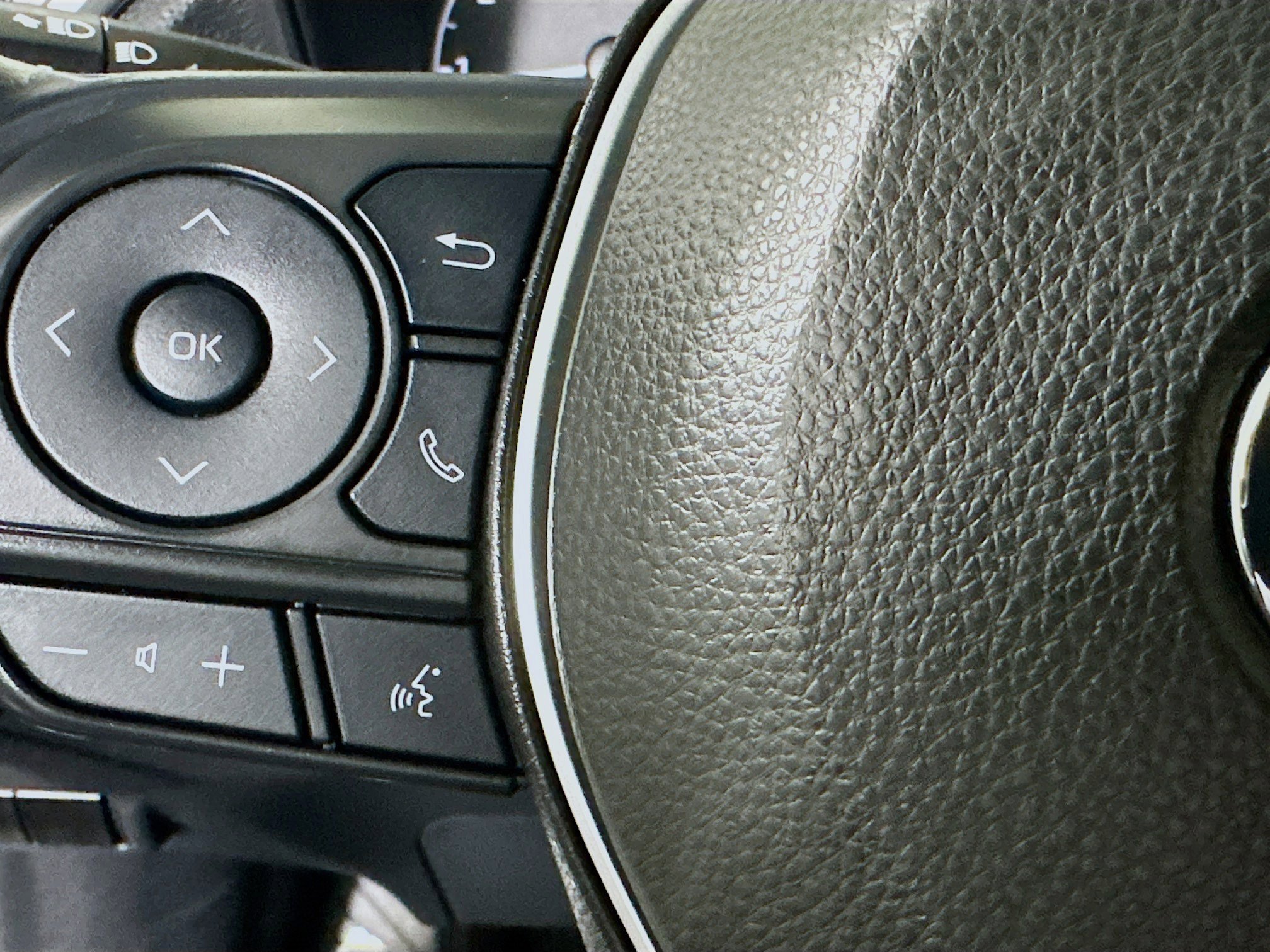 Used 2023 Toyota Corolla Cross LE image 16