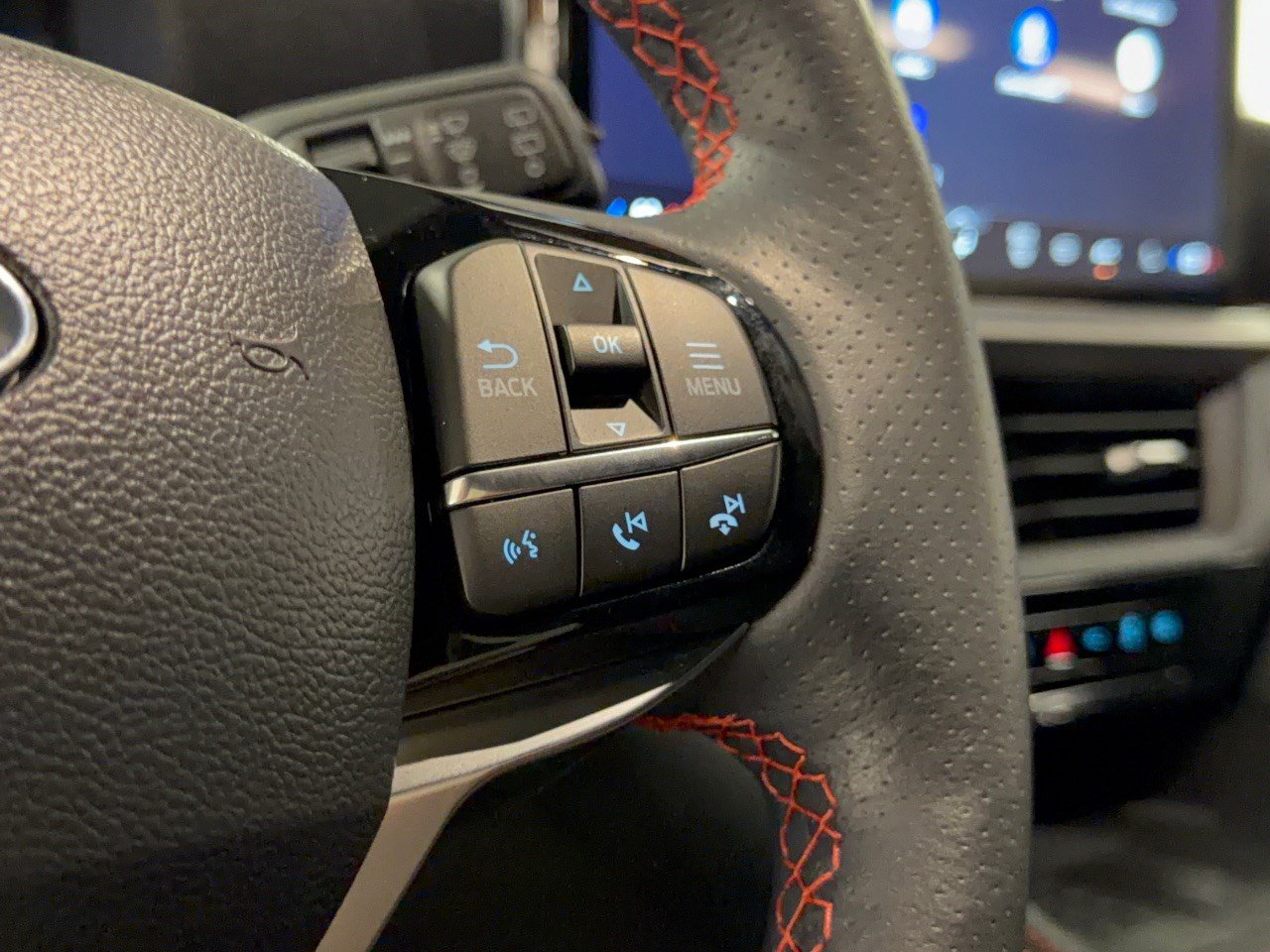 Used 2025 Ford Explorer ST AWD/4WD image 19