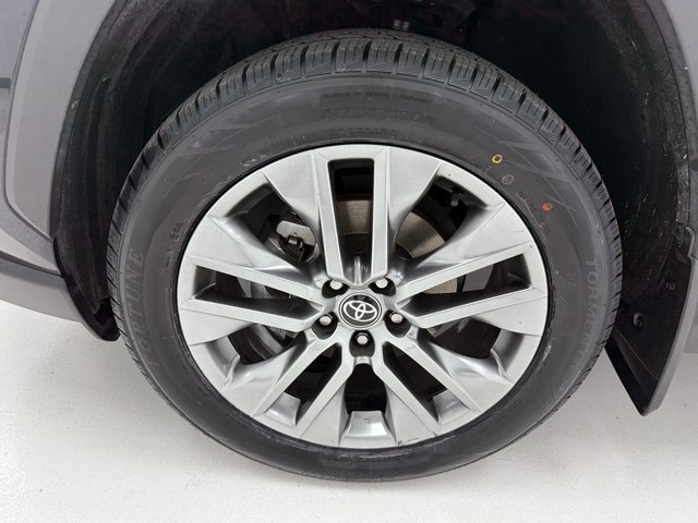 Used 2022 Toyota RAV4 XLE Premium image 7