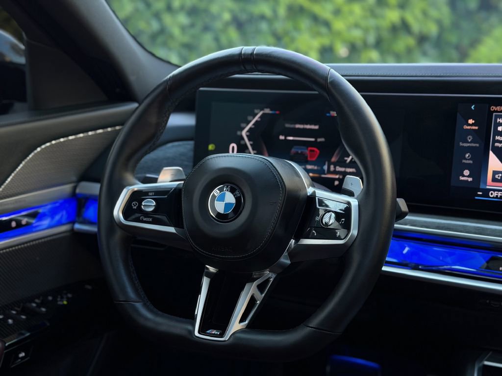 Used 2025 BMW 760i xDrive w/ Premium Package AWD/4WD image 30