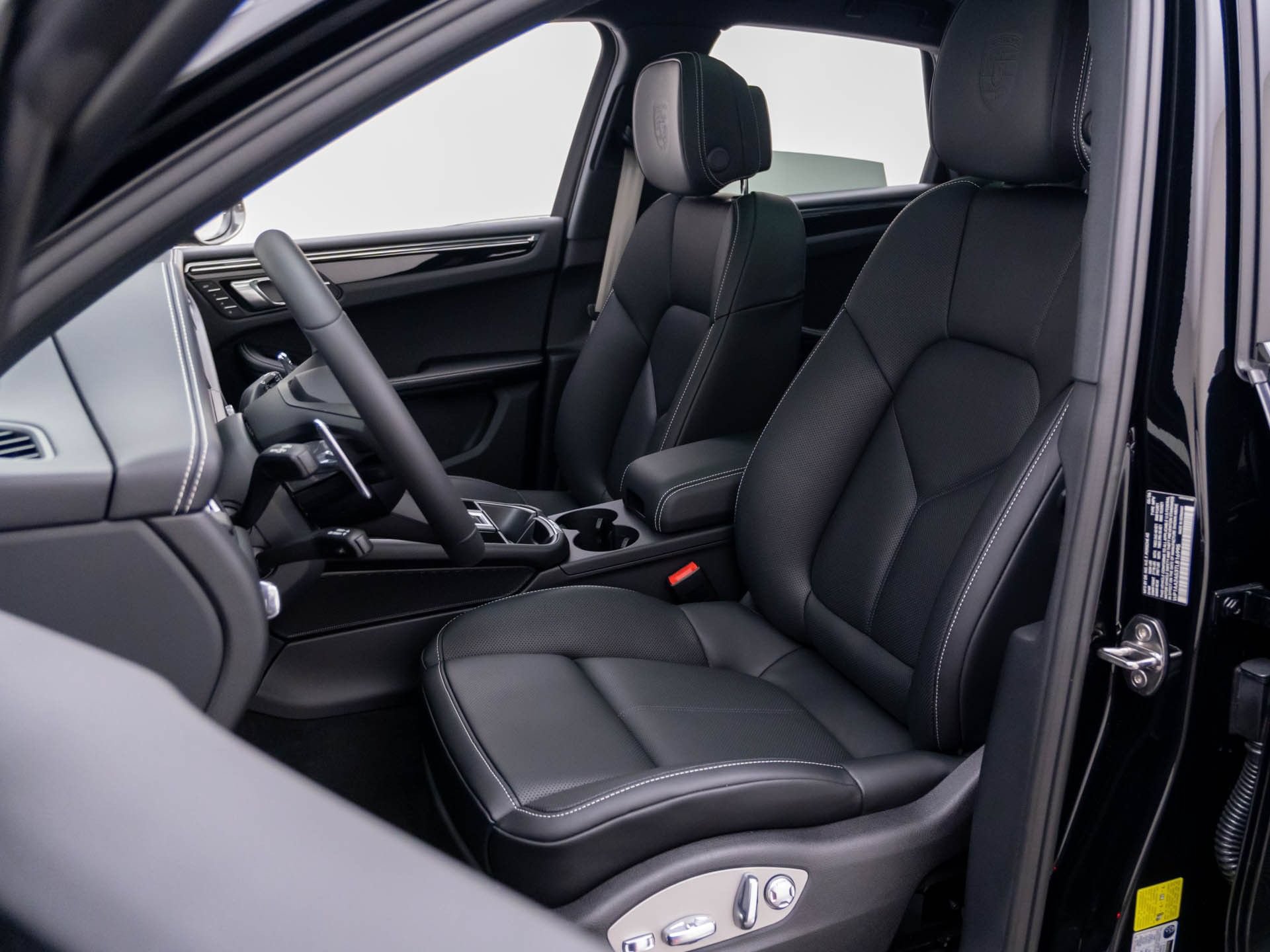 New 2026 Porsche Macan Turbo AWD/4WD image 5
