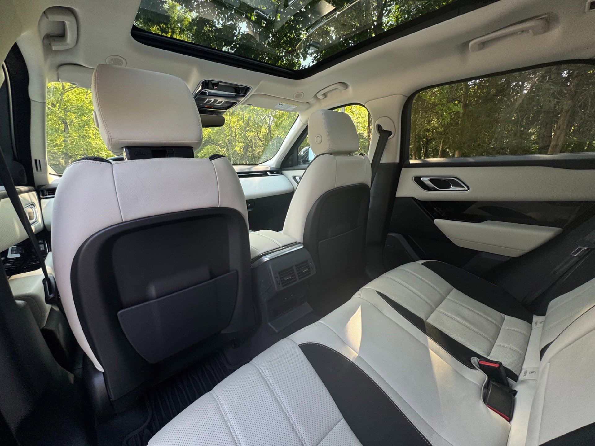 Used 2023 Land Rover Range Rover Velar R-Dynamic S image 45