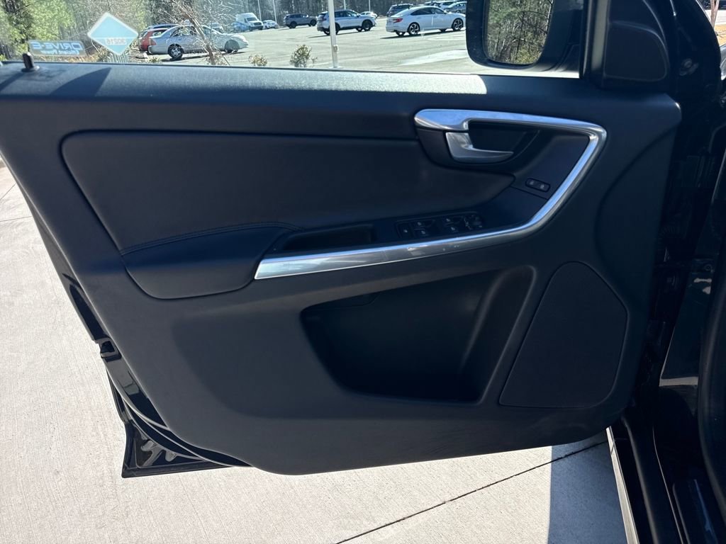 Used 2015 Volvo XC60 T5 Premier w/ Protection Package image 21