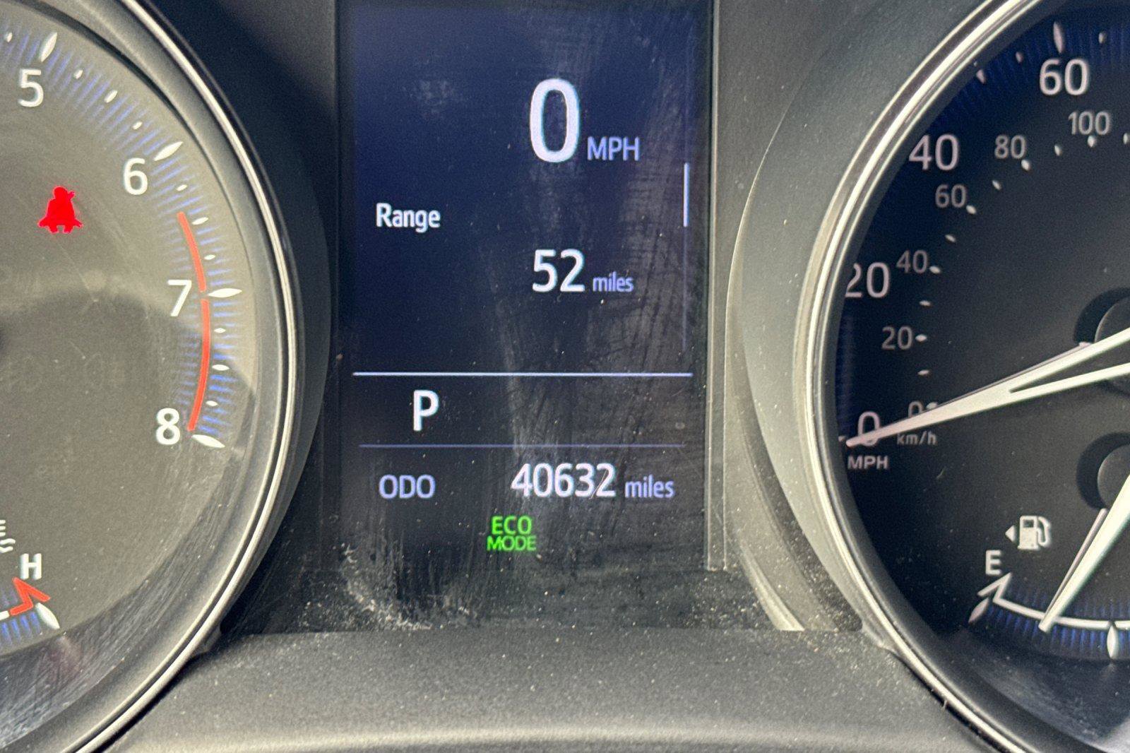 Used 2020 Toyota C-HR XLE FWD image 3