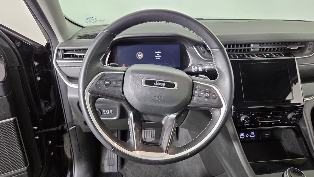Used 2022 Jeep Grand Cherokee L Laredo w/ Luxury Tech Group I AWD/4WD image 17