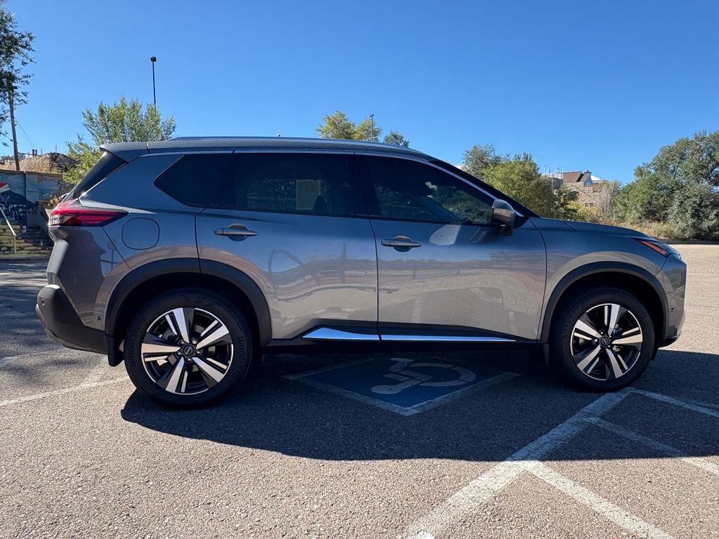 Used 2023 Nissan Rogue SL w/ SL Premium Package image 5