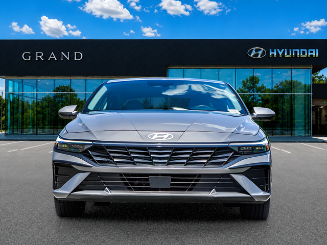 Used 2025 Hyundai Elantra Limited FWD image 6
