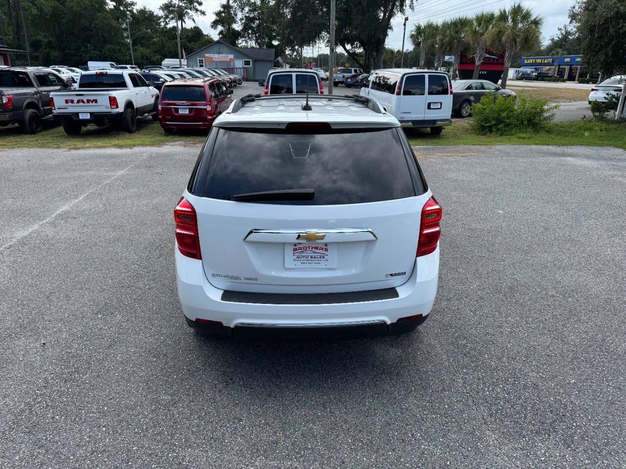 Used 2017 Chevrolet Equinox Premier w/ Enhanced Convenience Package AWD/4WD image 6