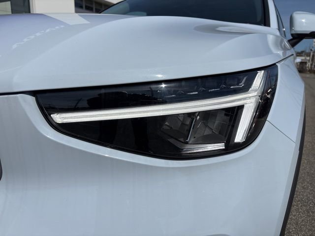 Used 2025 Volvo XC40 B5 Plus image 9