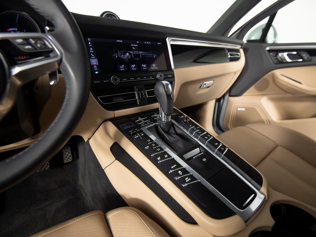Certified 2021 Porsche Macan AWD/4WD image 26
