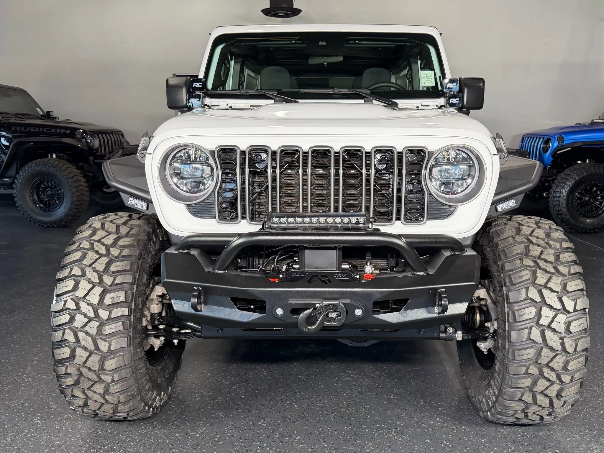 Used 2025 Jeep Wrangler Unlimited Rubicon AWD/4WD image 3