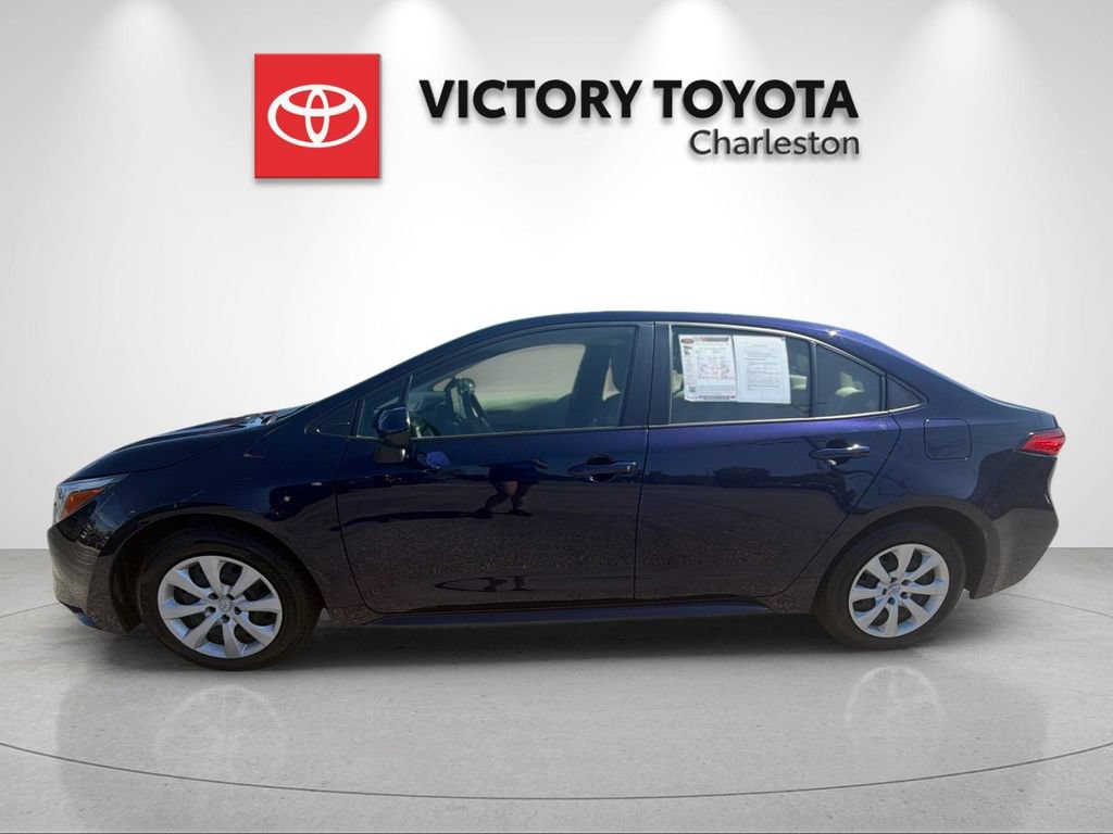 Used 2024 Toyota Corolla LE FWD image 2