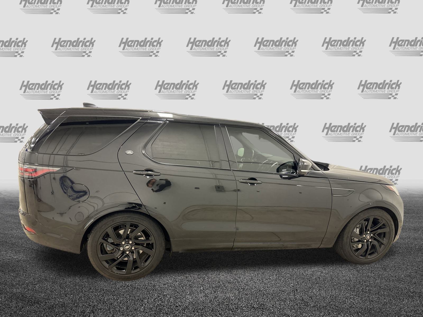 Used 2023 Land Rover Discovery S R-Dynamic image 11