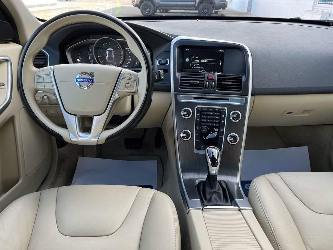 Used 2015 Volvo XC60 T5 w/ Proximity Package image 4
