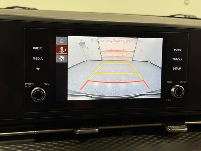 Used 2023 Kia Carnival LX FWD image 23