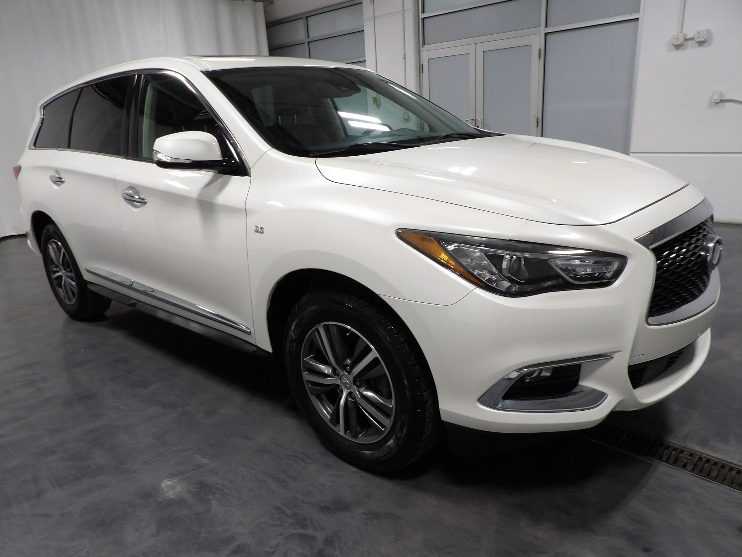 Used 2019 INFINITI QX60 Pure image 2