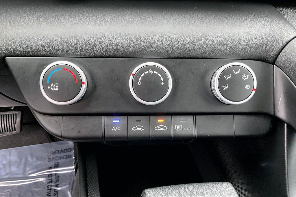Used 2024 Hyundai Elantra SE image 31