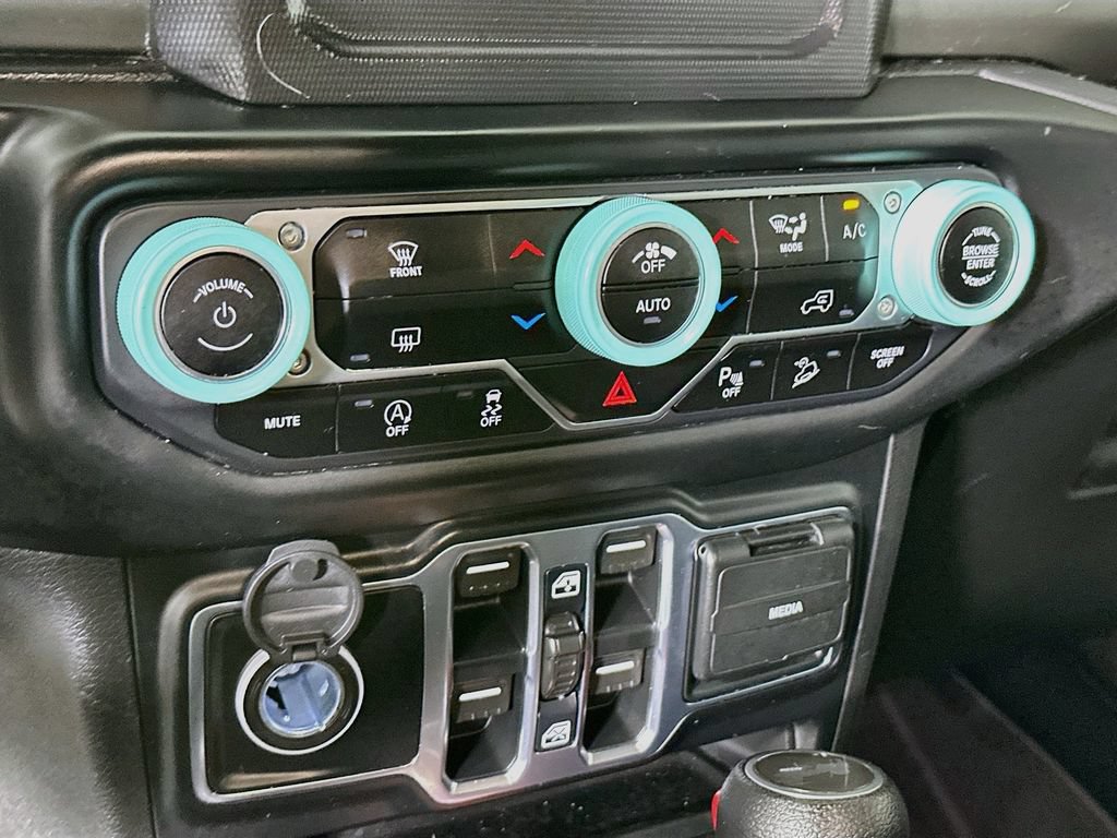 Used 2020 Jeep Wrangler Unlimited Sahara w/ Safety Group AWD/4WD image 14