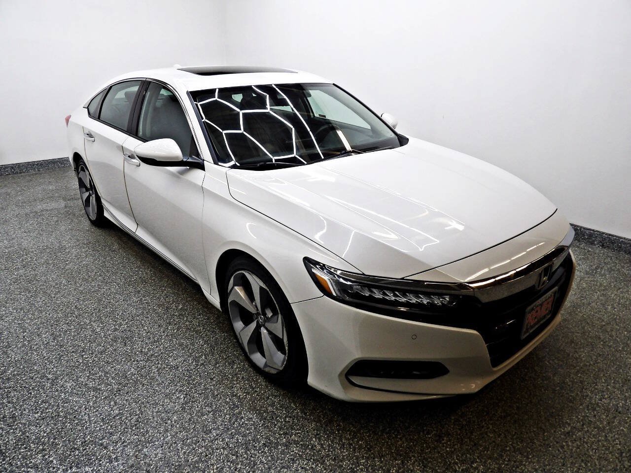 Used 2018 Honda Accord Touring image 3