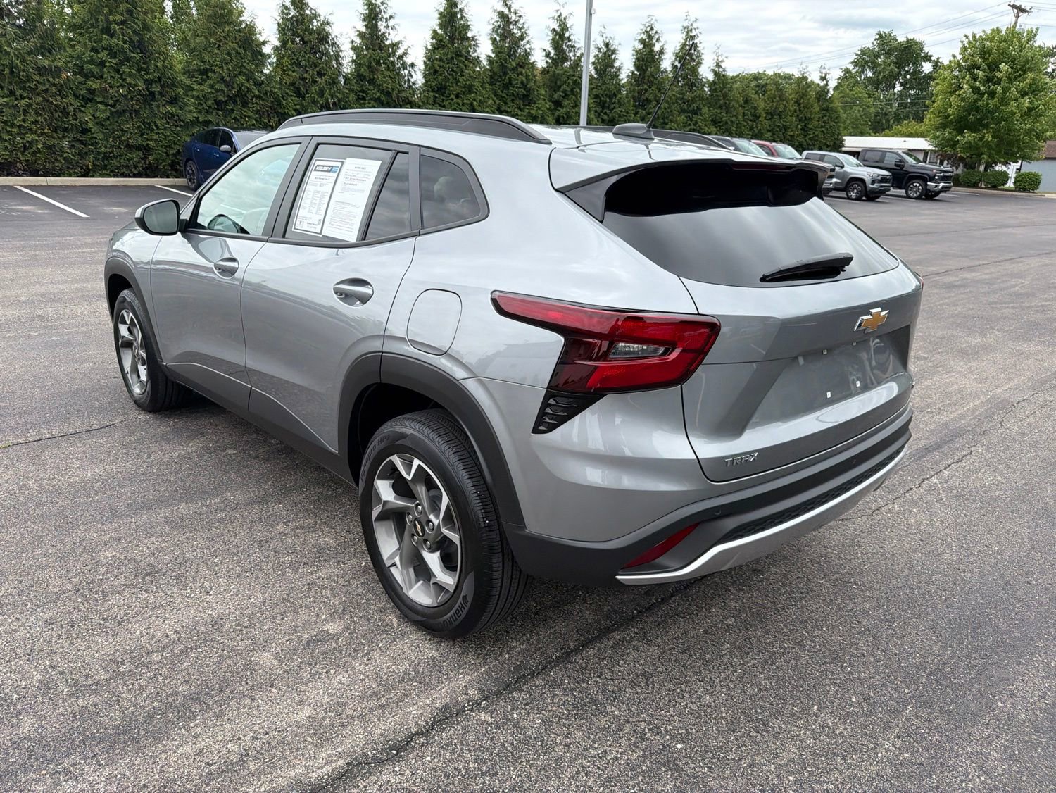 Used 2024 Chevrolet Trax LT w/ Driver Confidence Package FWD image 3